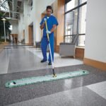 Rubbermaid Microfiber Mop Frame - Image 5